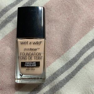Wet N Wild Liquid Foundation: Porcelain